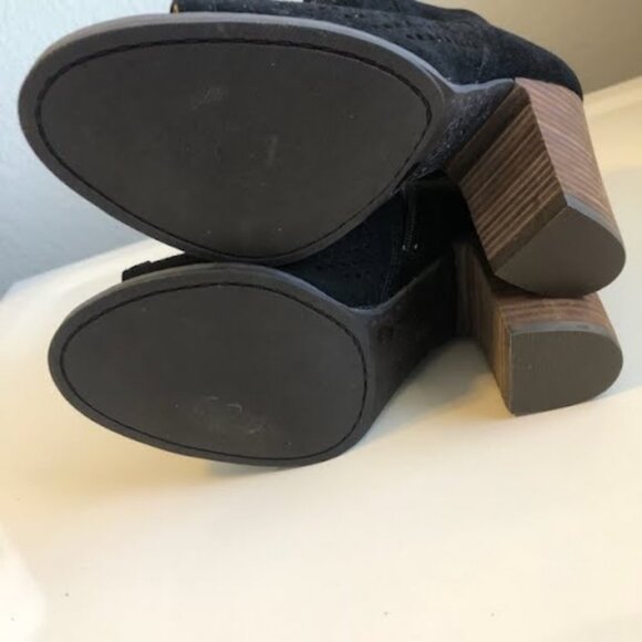 New LUCKY BRAND Lakmeh Peep Toe Ankle Booties Black Suede 4" Heel SZ 7 - Picture 7 of 8